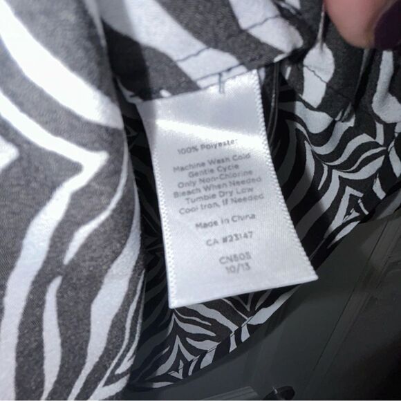 Talbots Zebra Print Button Front Roll Tab Sleeve Blouse Top - Picture 5 of 6